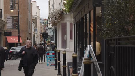 Shops-And-Restaurants-With-People-On-Avery-Row-In-Mayfair-London-UK-3