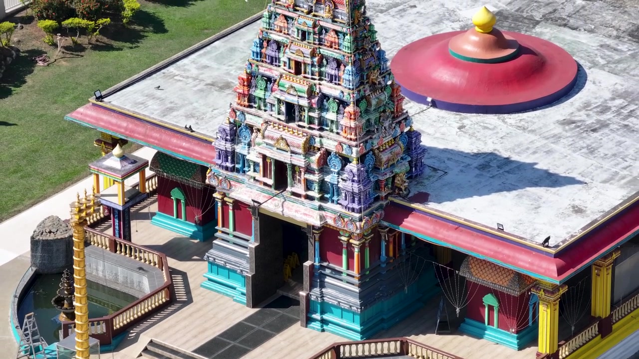 Quần thể tôn giáo của đền thờ Hindu linh thiêng Sri Siva Subramaniya Swami tại Nadi, Fiji - drone