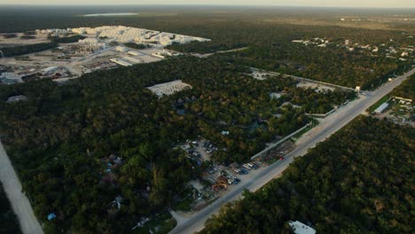 vista de drones de la ciudad de zamna mexico.