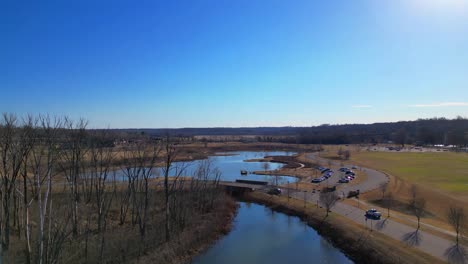 Volando-A-Lo-Largo-De-Liberty-Park-En-Clarksville,-Tennessee