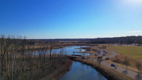 volando a lo largo de liberty park en clarksville, tennessee