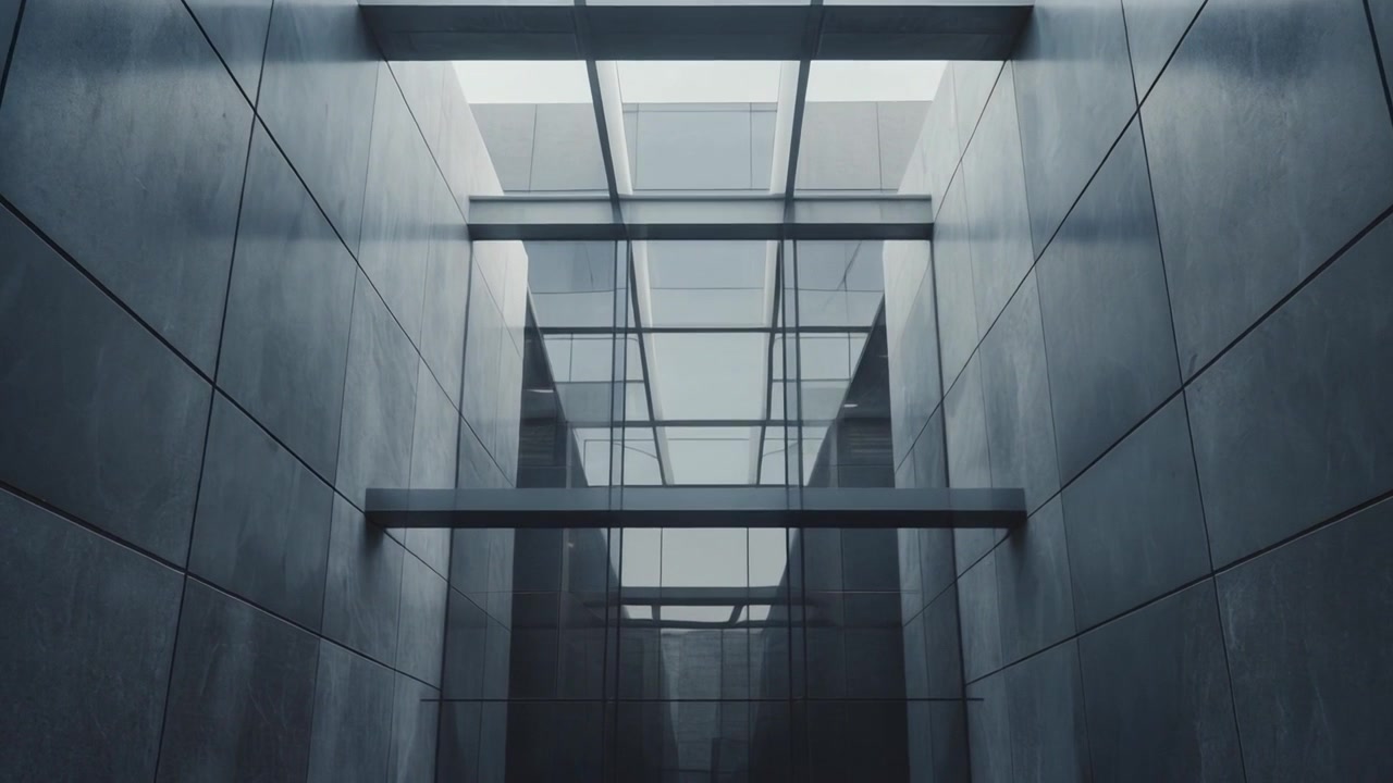 Pasillo arquitectónico moderno con techo de cristal y paredes alicatadas