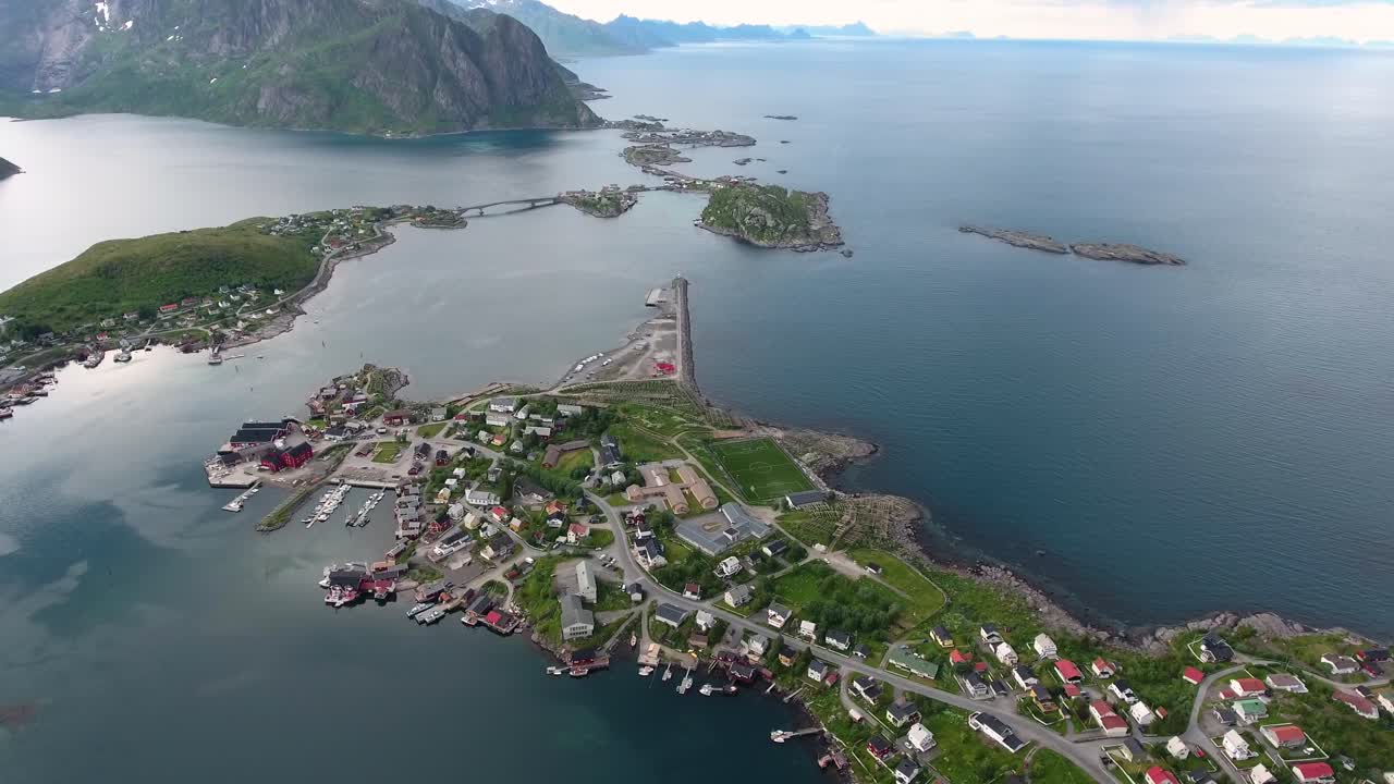 로포텐 군도 섬의 항공 영상