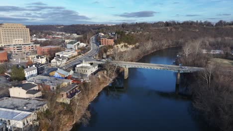 Die-Innenstadt-Von-Frankfurt-Und-Der-Kentucky-River-Bei-Sonnenuntergang-Aus-Der-Luft