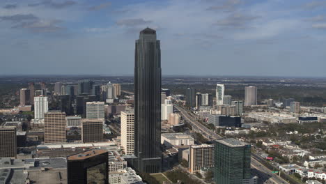 4K-Drohnenansicht-Des-Williams-Tower-Und-Des-Einkaufszentrums-Galleria-In-Houston