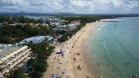 Sommer-Australien-Sonnenschein-Küste-Schöne-Atemberaubende-Drohne-Erschossen-Ozeanische-Szene-Schwenk-Vorwärts-Wellen-Strand-3-Von-Taylor-Brant-Film