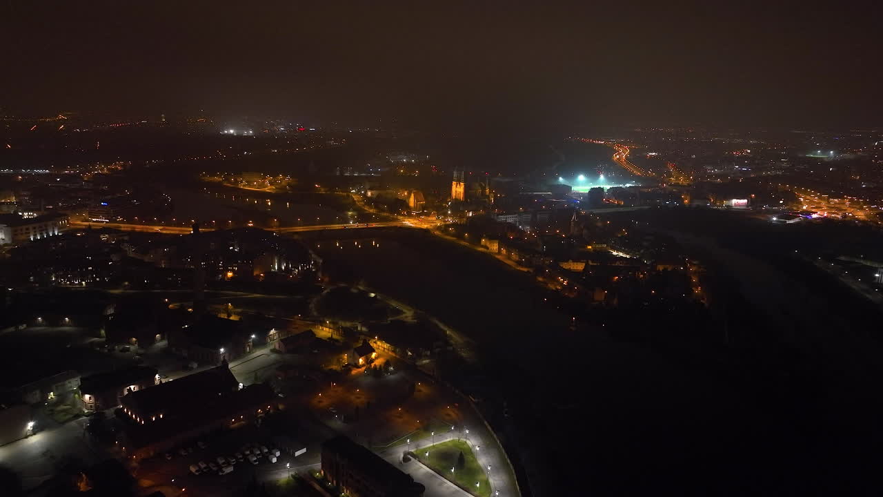 유럽 도시 의 야간 공중 사진