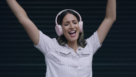 Woman-listening-to-music-on-headphones