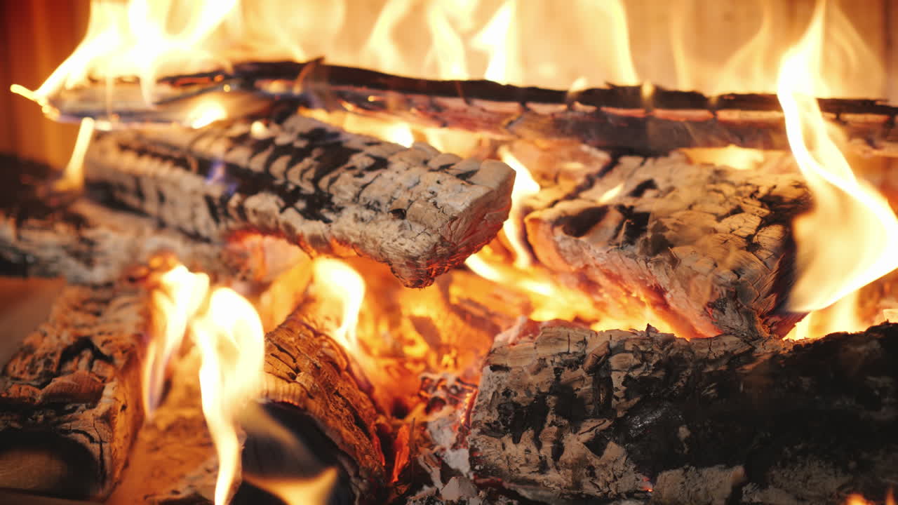 벽난로에 찢어진 그림 화상