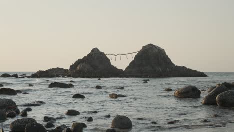 Sakurai-Futamigaura-Couple-Rock-during-sunset