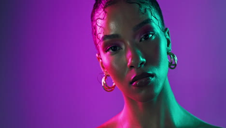 retrato de mujer con iluminación vibrante