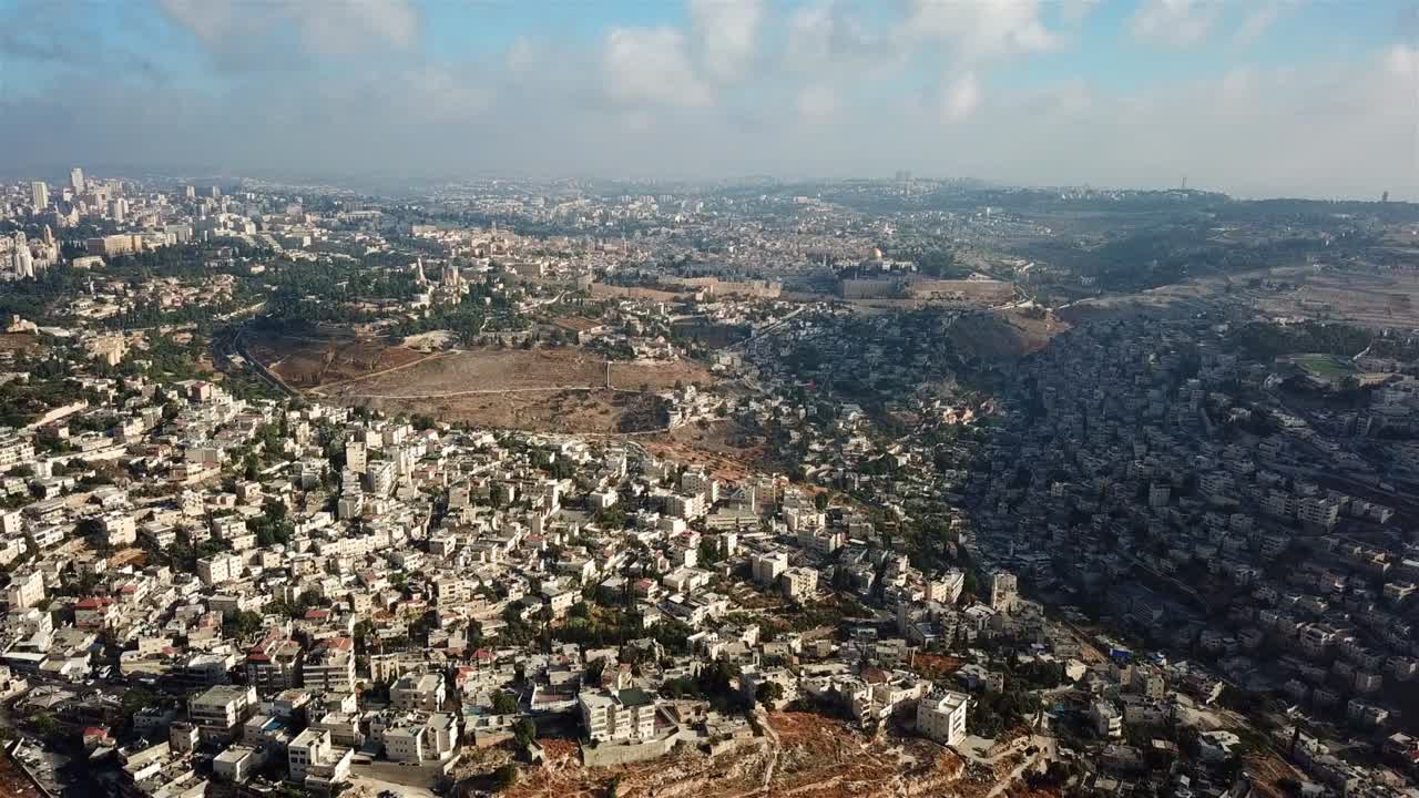 imágenes de drones sobre jerusalén oriental, el barrio de silwan y abu tor y la ciudad vieja.