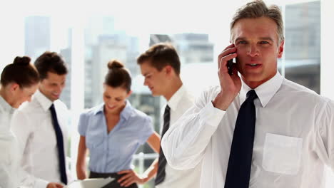 Businessman-phoning-in-the-workplace