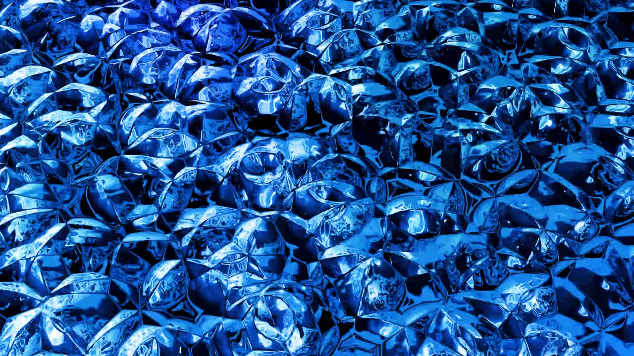 반이는 반이는 표면에 파란색 패턴을 가진 물결 모양의 추상적인 액체 배경; 포일 또는 반이는 유리 표면과 같은 점성 파란 액체; 아름다운 창의적인 축제 배경; 간단한 밝은 bg.