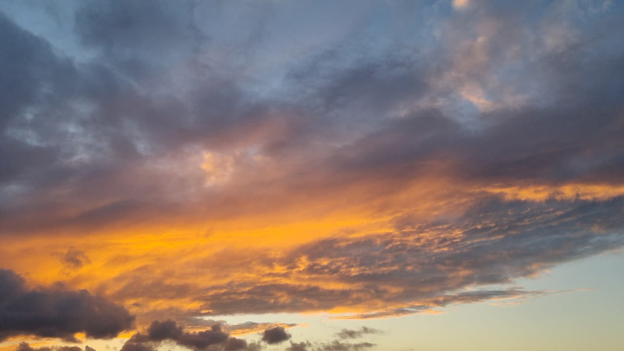 그란 카나리아 섬의 석양 구름의 환상적인 색상