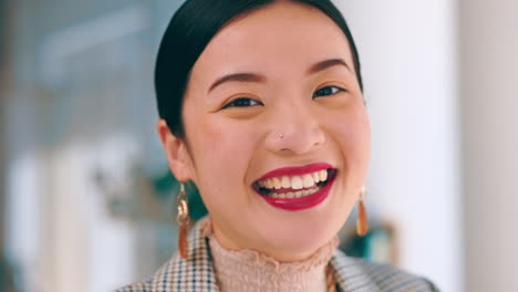 Asian-face,-laughing-and-business-woman-in-office