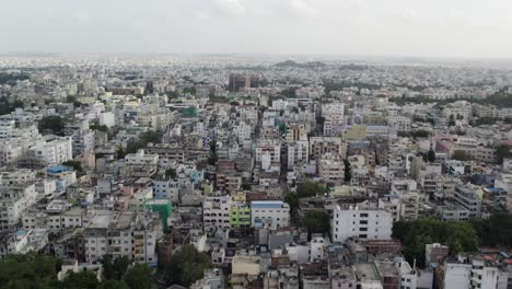 Imágenes-Aéreas-Con-Resolución-De-4k-Y-60-Fotogramas-De-Una-Ciudad-India-Por-La-Mañana-Sobre-Un-Barrio