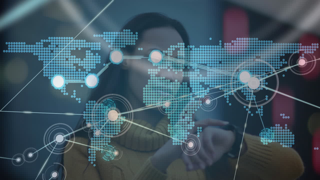 animación de la red de conexiones con el mapa del mundo sobre una mujer biracial usando un reloj inteligente