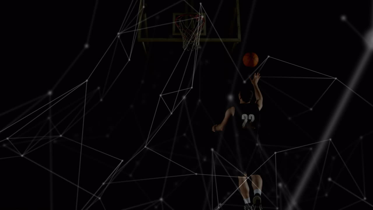 animación de redes de conexiones sobre jugador de baloncesto masculino biracial en el gimnasio