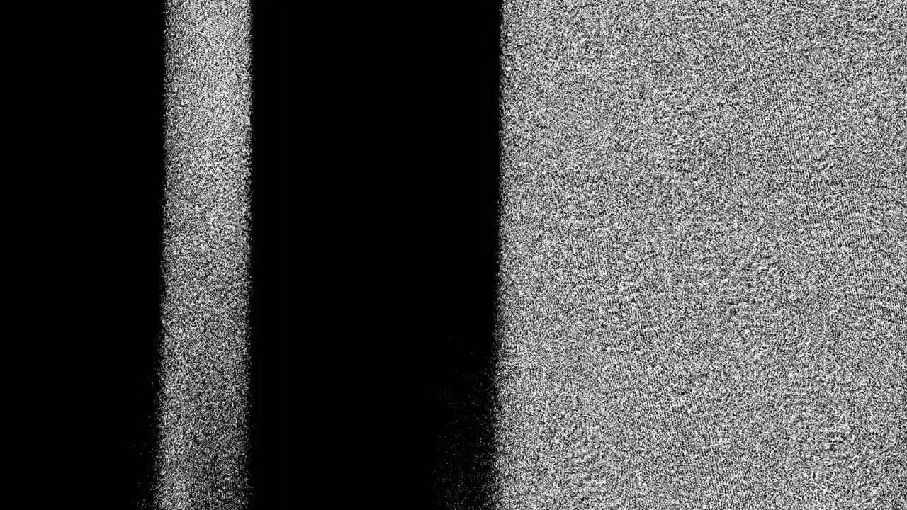 Effetto di transizione con glitch digitale e rumore statico