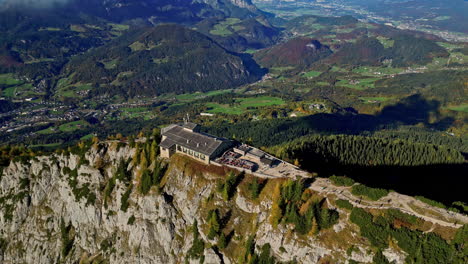 Drohnenaufnahme-Des-Eagles-House,-Kehlsteinhaus-Deutschland-Am-Mittag