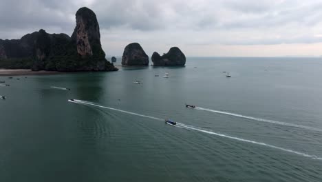 Unglaubliche-Drohnenaufnahmen-Von-Thailändischen-Landschaften-Aus-Der-Luft,-Gefilmt-In-4K-Von-Railay-Beach