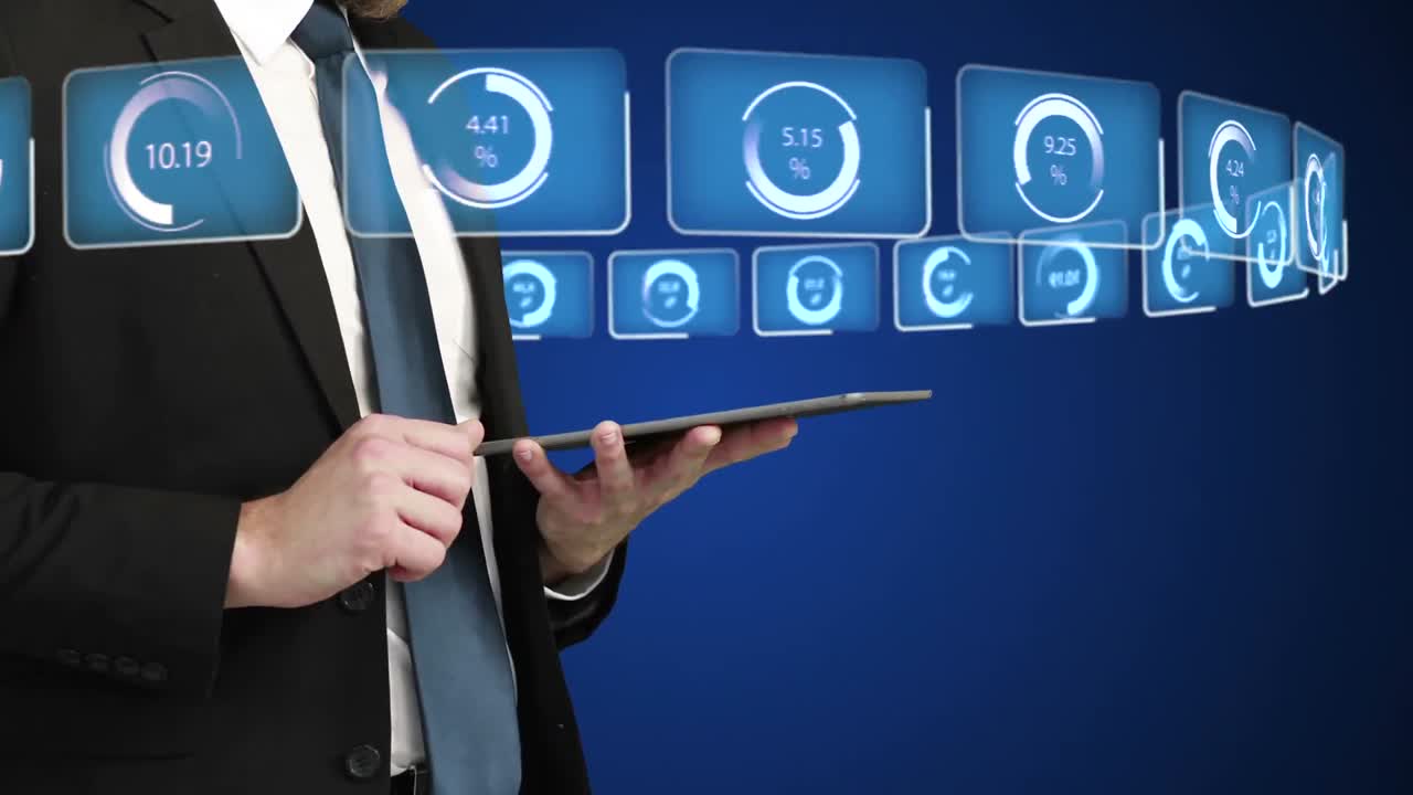 hombre de negocios usando su computadora tableta