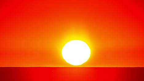 Colorful-close-up-timelapse-of-a-sunset-in-the-ocean