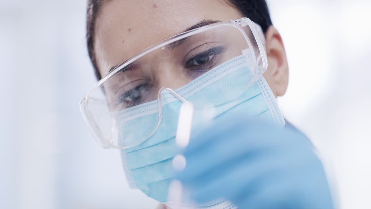 análisis de sangre por el propio experto