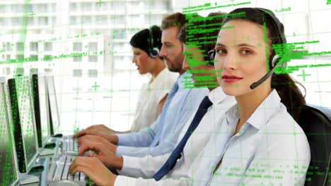 animación del procesamiento de datos financieros sobre personas que llevan auriculares de teléfono