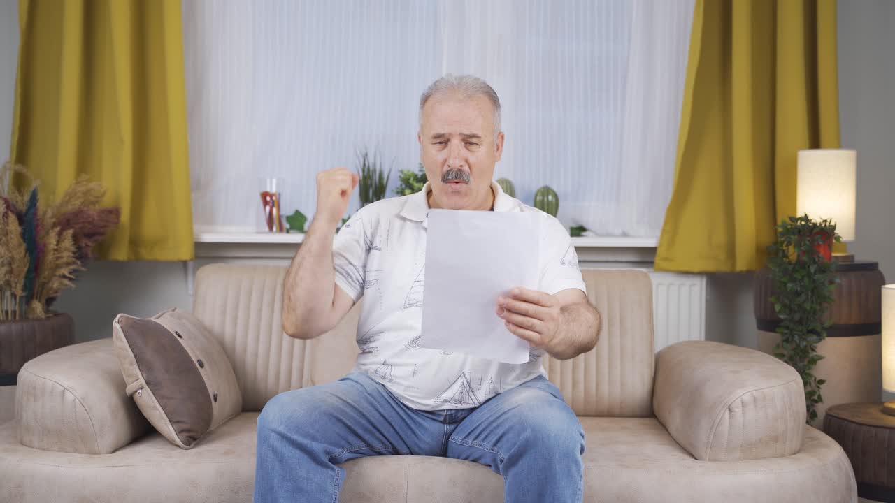 좋은 서류 작업에 기 ⁇ 하는  ⁇ 은이.