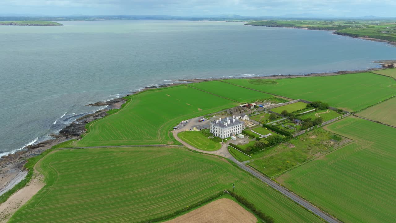 irlanda lugares épicos loftus hall hook head península de wexford con el estuario de waterford y el puerto en el fondo en un día de verano