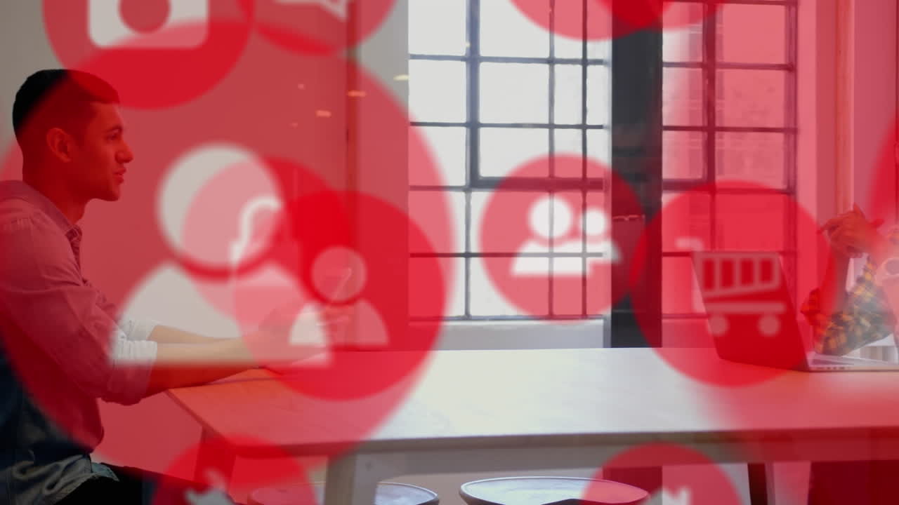 노트북을 사용하는 사업가 여성에 대한 디지털 아이콘 네트워크의 애니메이션