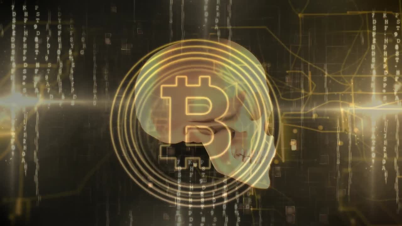 animación de cráneo y bitcoin sobre el procesamiento de datos en fondo negro