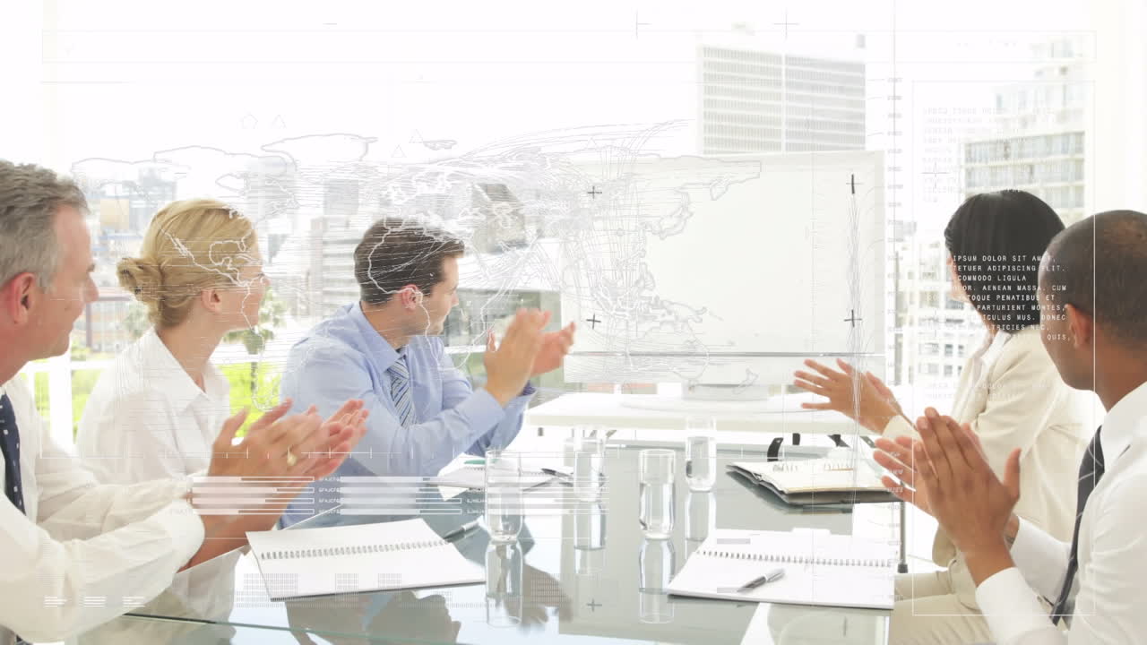 비즈니스 미팅 동안 재무 데이터 처리의 애니메이션