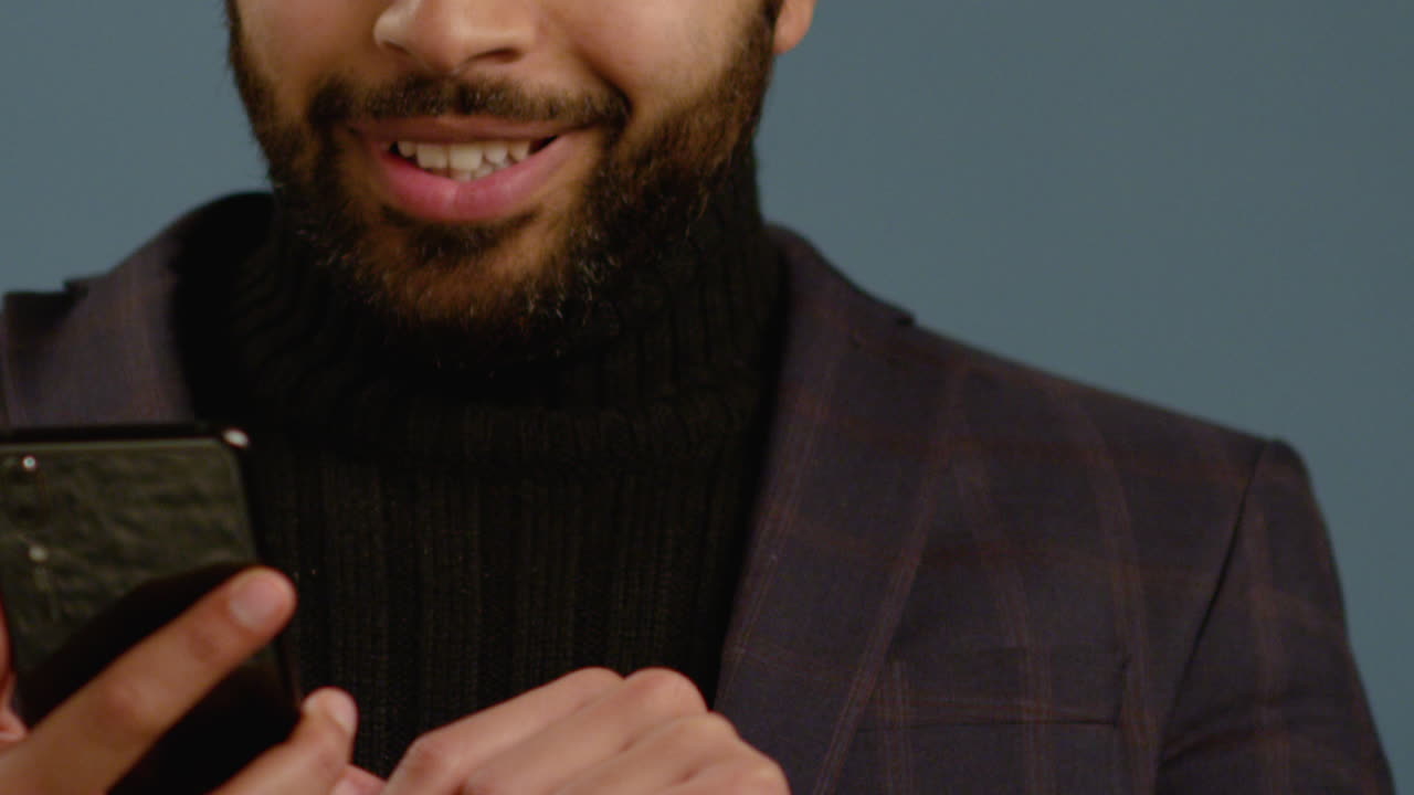 cu man se desplaza en su teléfono