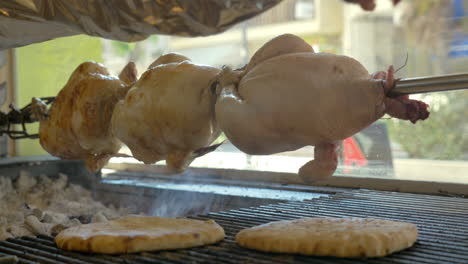 Gebratenes-Hähnchen-Und-Pita-Auf-Dem-Grill