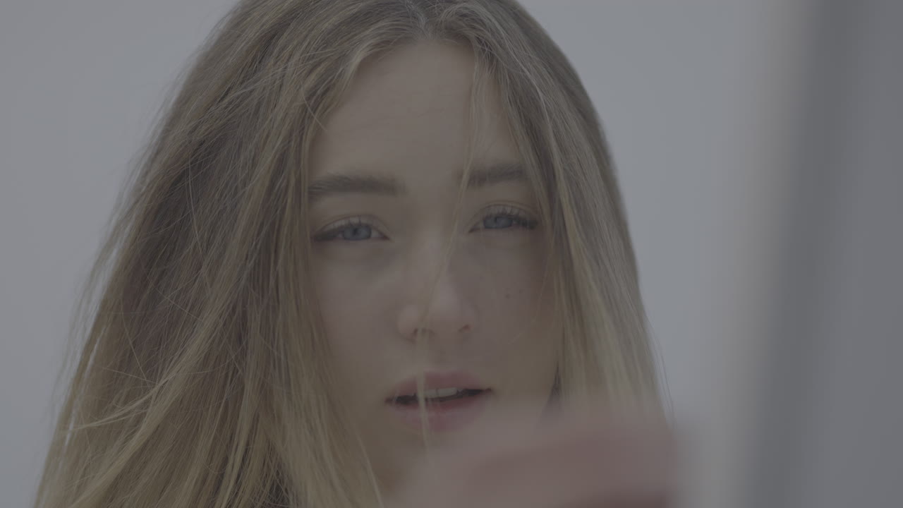 близкий портрет молодой женщины