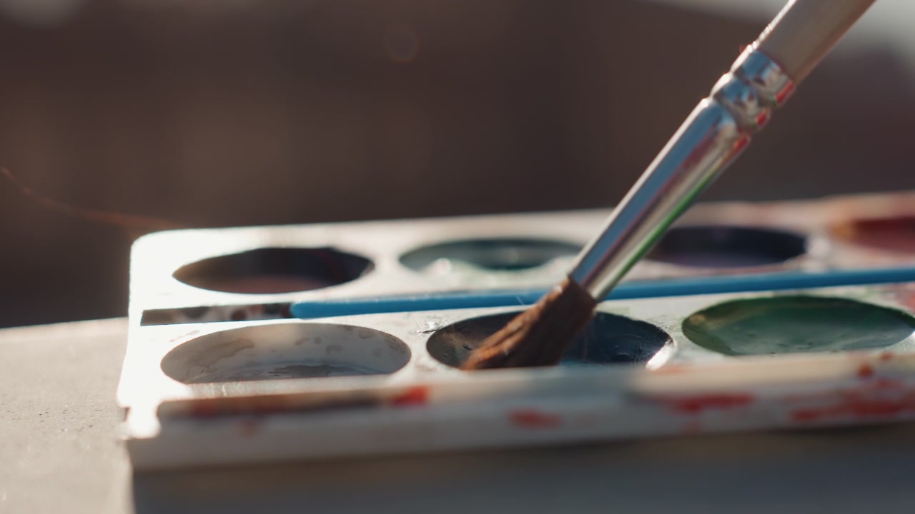 Toni sereni della sera si combinano in armonia. Tranquille sfumature crepuscolari si intrecciano in un'opera d'arte armoniosa. Colori serali rilassanti si uniscono senza soluzione di continuità per produrre una scena notturna pacifica e vibrante.