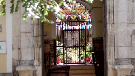 Rack-Fokus-Bokeh-Auf-Der-Andalusischen-Palastfassade