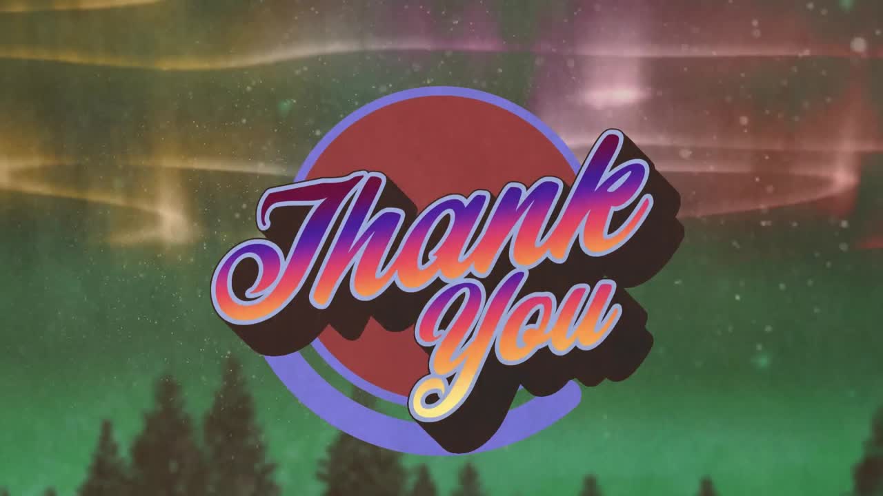 구름이 많은 밤 하늘과 북극광 위에 있는 감사 문자의 애니메이션