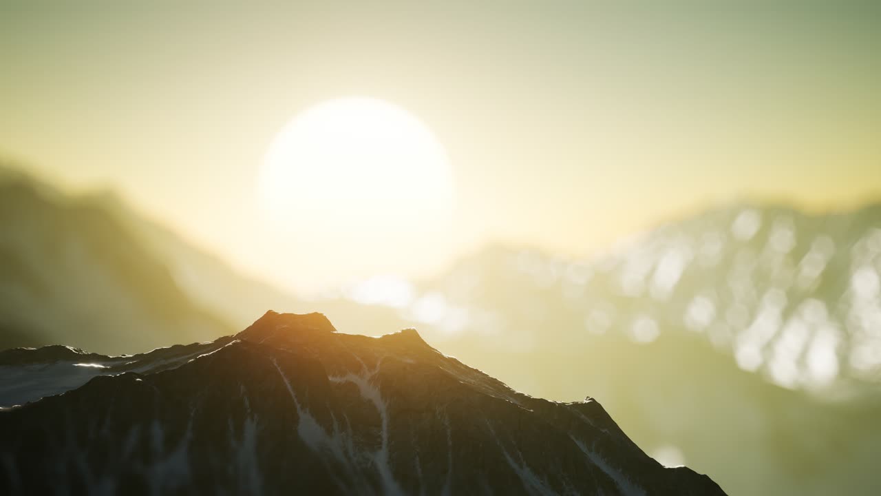 해가 지는 산의 겨울 풍경