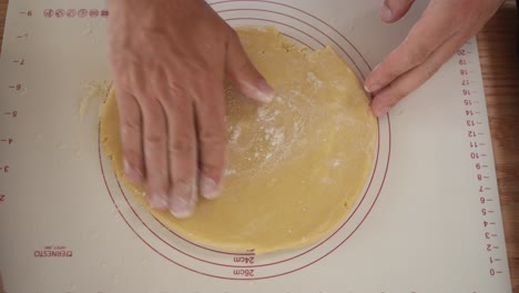 sprinkling flour while making pie crust