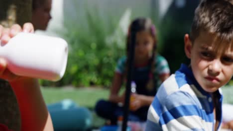 Niños-Desayunando-En-El-Campus