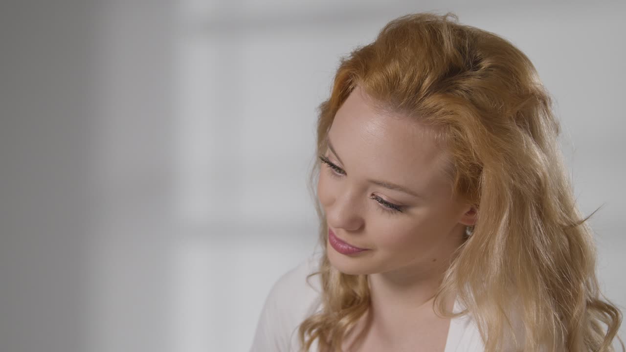 여성 교사나 교육 심리학자의 도움을 받거나 평가를 받고 있는 asd 스펙트럼의 소년 6