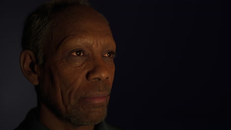 Hermoso-Retrato-De-Estudio-De-Hombre-Negro-Africano