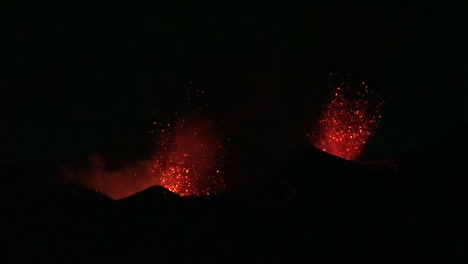 el volcán de cabo verde entra en erupción por la noche de manera espectacular en la isla de cabo verde frente a la costa de áfrica 7