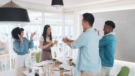 Equipo,-Negocios-Y-Tirar-Papel-Para-Celebración.