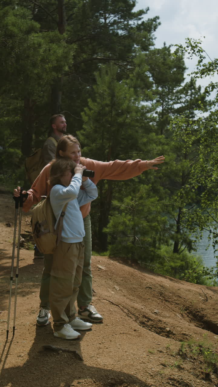 senderismo familiar en la naturaleza