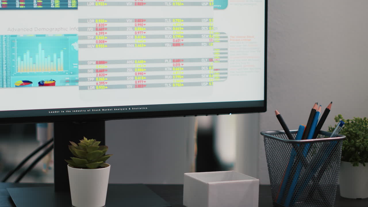 comercio de acciones cifras de análisis económico en la pantalla de la computadora, disparo de cerca